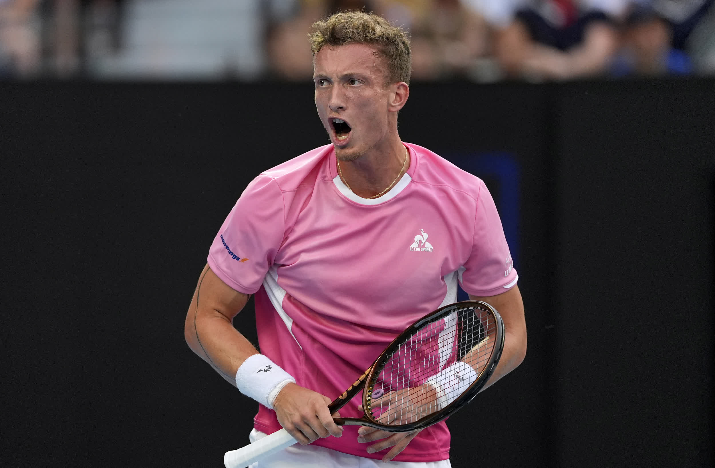 详细阅读:亚博在线体育娱乐德约科维奇在尤文图斯比赛中连败,突破纪录引发热议!的简单介绍 亚博在线体育娱乐德约科维奇在尤文图斯比赛中连败,突破纪录引发热议!的简单介绍