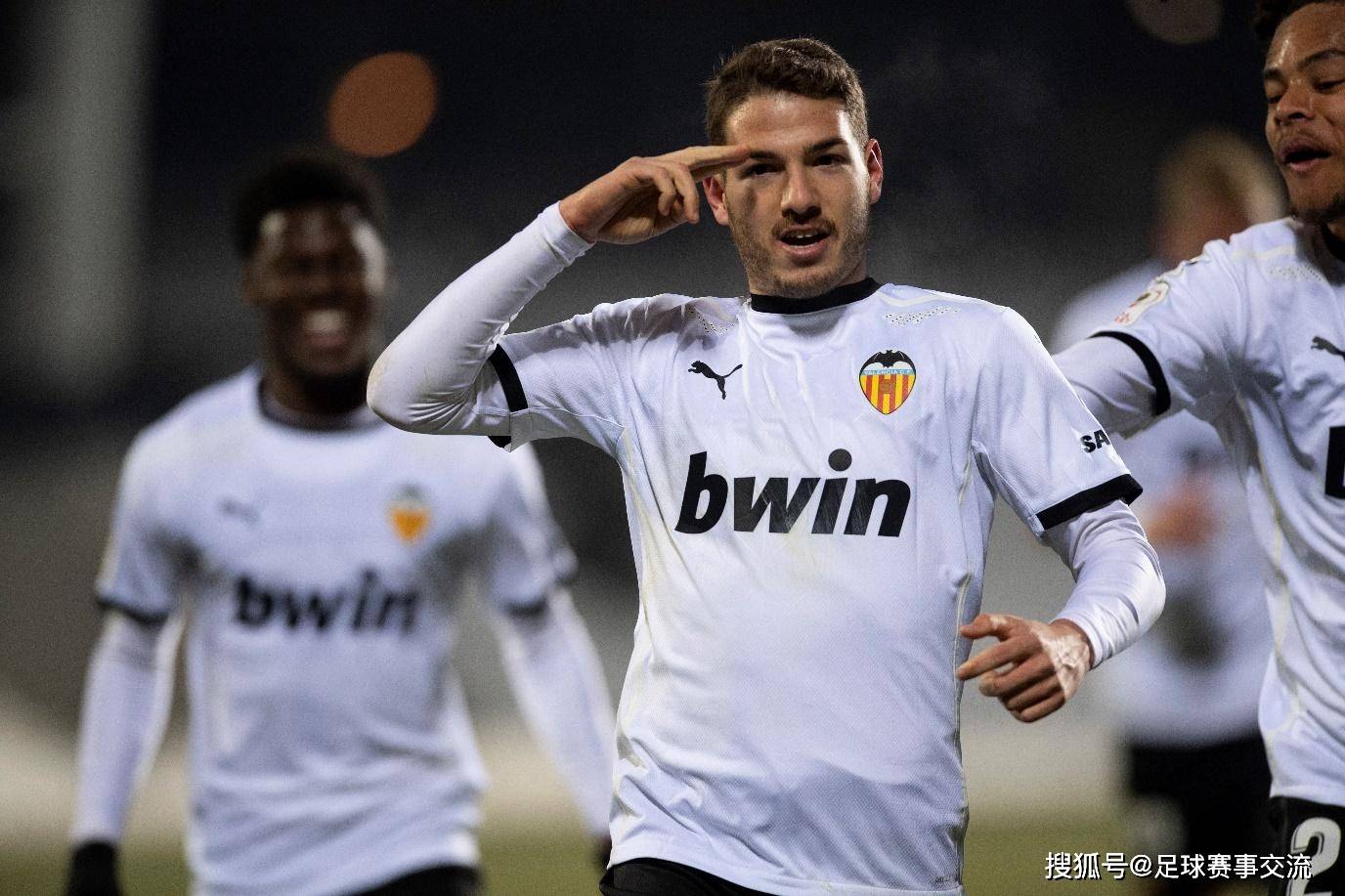 详细阅读:YABO体育APP包含赛地聚焦——欧篮联冲刺阶段热度飙升;皇家社会外线爆发;质疑声仍在;身体对抗强度拉满的词条 YABO体育APP包含赛地聚焦——欧篮联冲刺阶段热度飙升;皇家社会外线爆发;质疑声仍在;身体对抗强度拉满的词条